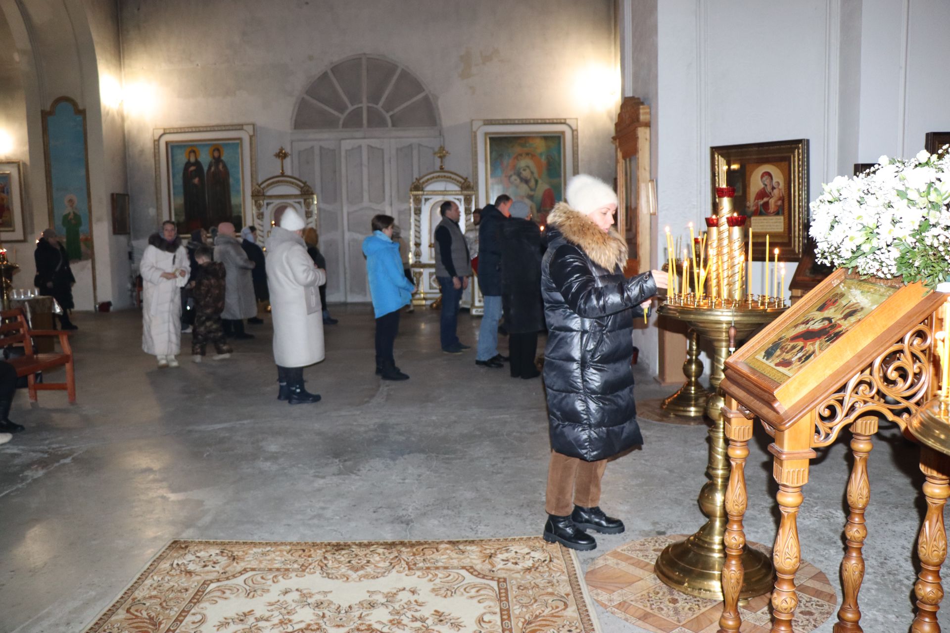 Рождественские богослужения прошли в ночь с 6 на 7 января в Лаишевских храмах