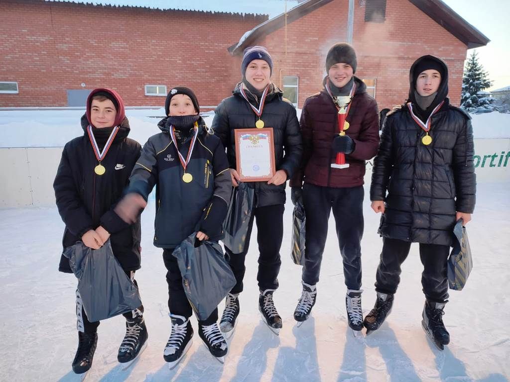 В Лаишевском районе турнир по хоккею посвятили землякам — бойцам СВО