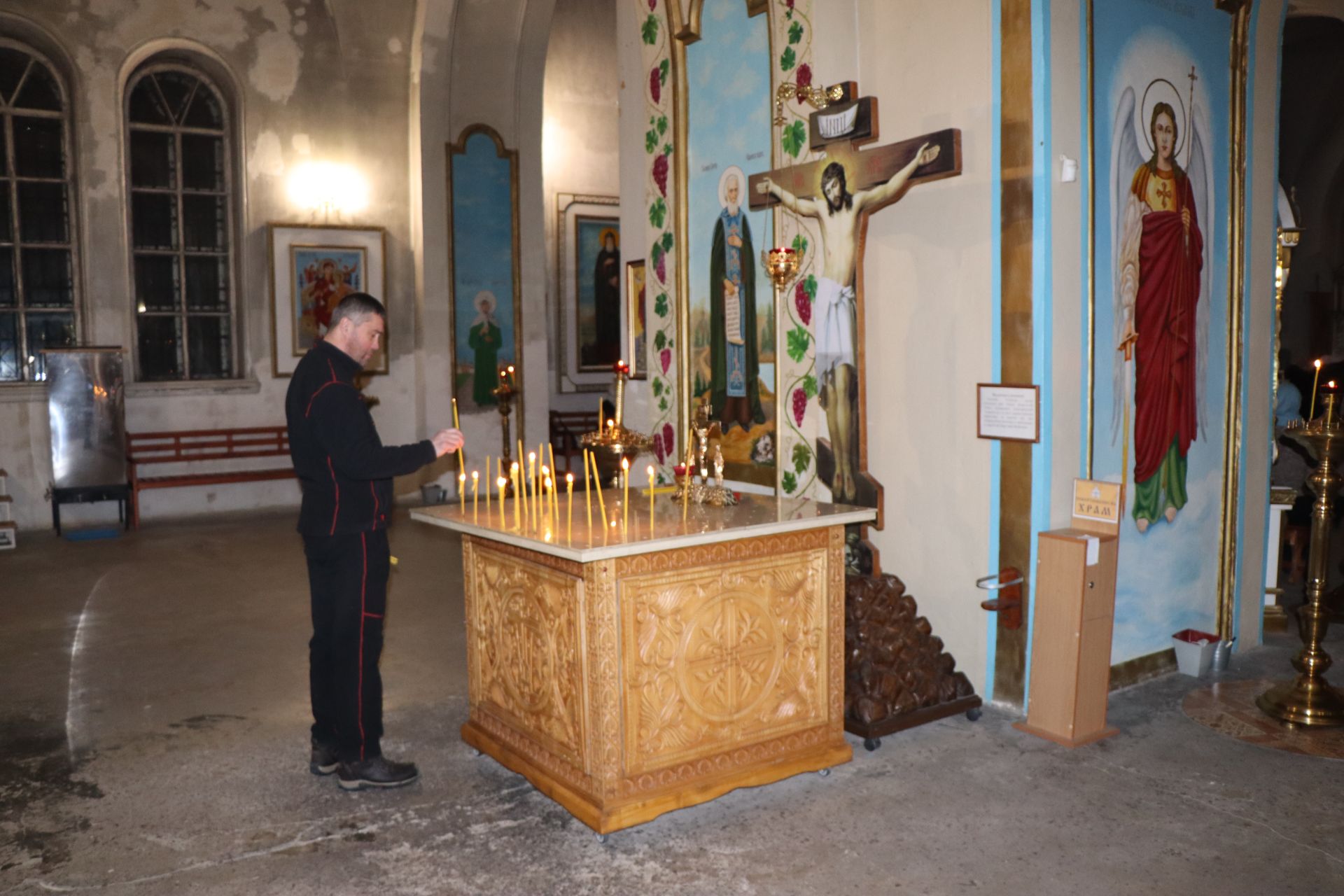 Рождественские богослужения прошли в ночь с 6 на 7 января в Лаишевских храмах