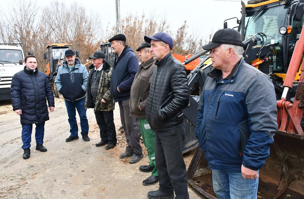 В Лаишево проверили готовность техники к уборке снега