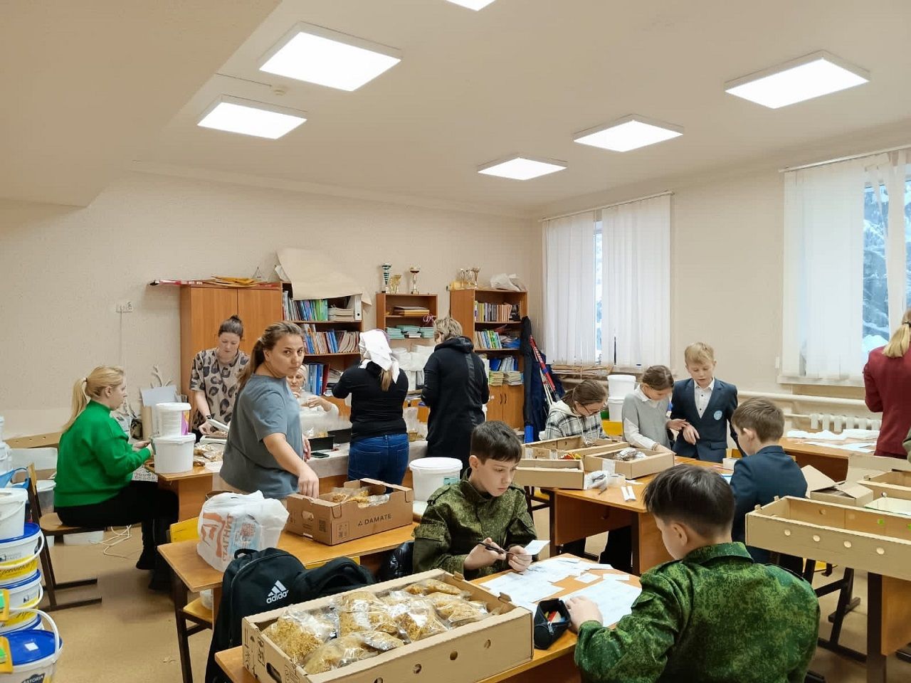 Учителя, родители и ученики Лаишевского района собирают помощь защитникам Родины