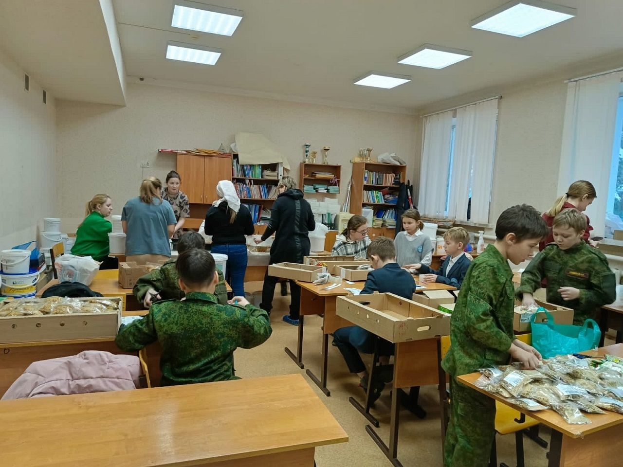 Учителя, родители и ученики Лаишевского района собирают помощь защитникам Родины