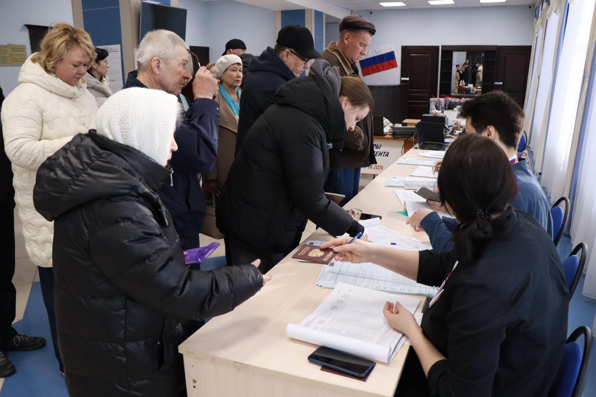 Сегодня с утра на избирательных участках в Лаишево наблюдалась особая активность