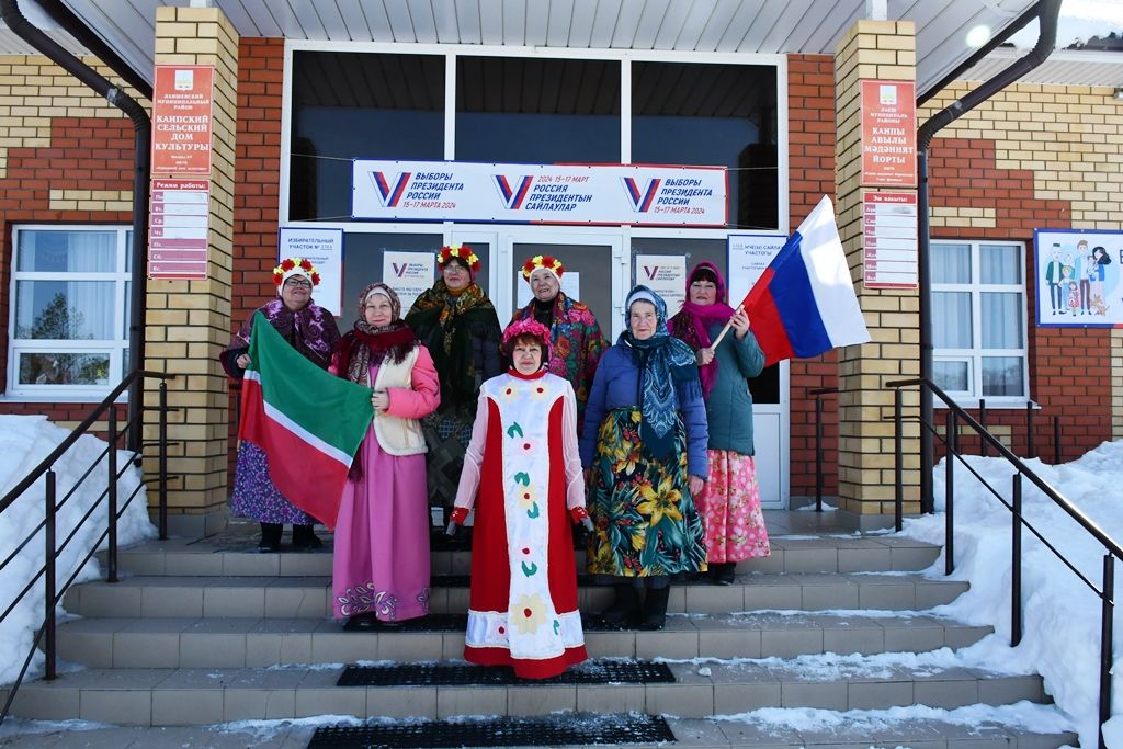 Как участницы ансамбля «Русские напевы» в селе Каипы голосовать ходили