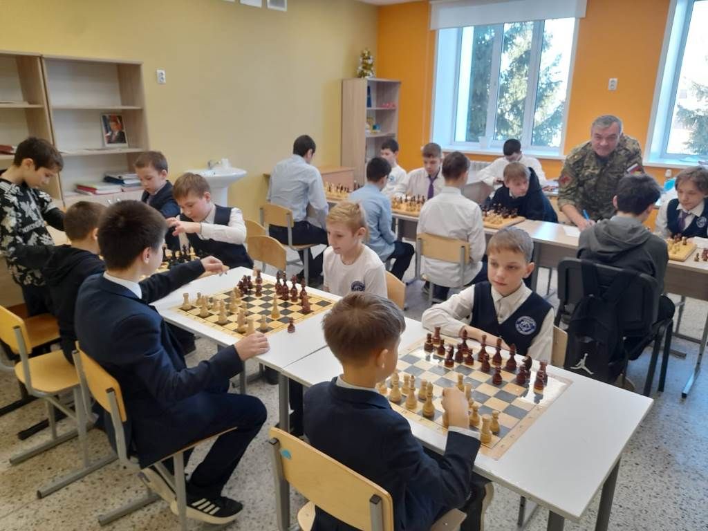 Померились силами шахматисты двух соседних школ