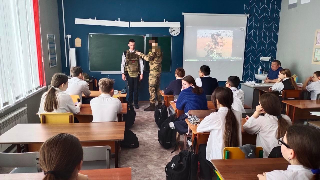 Участник СВО посетил одну из школ Лаишевского района