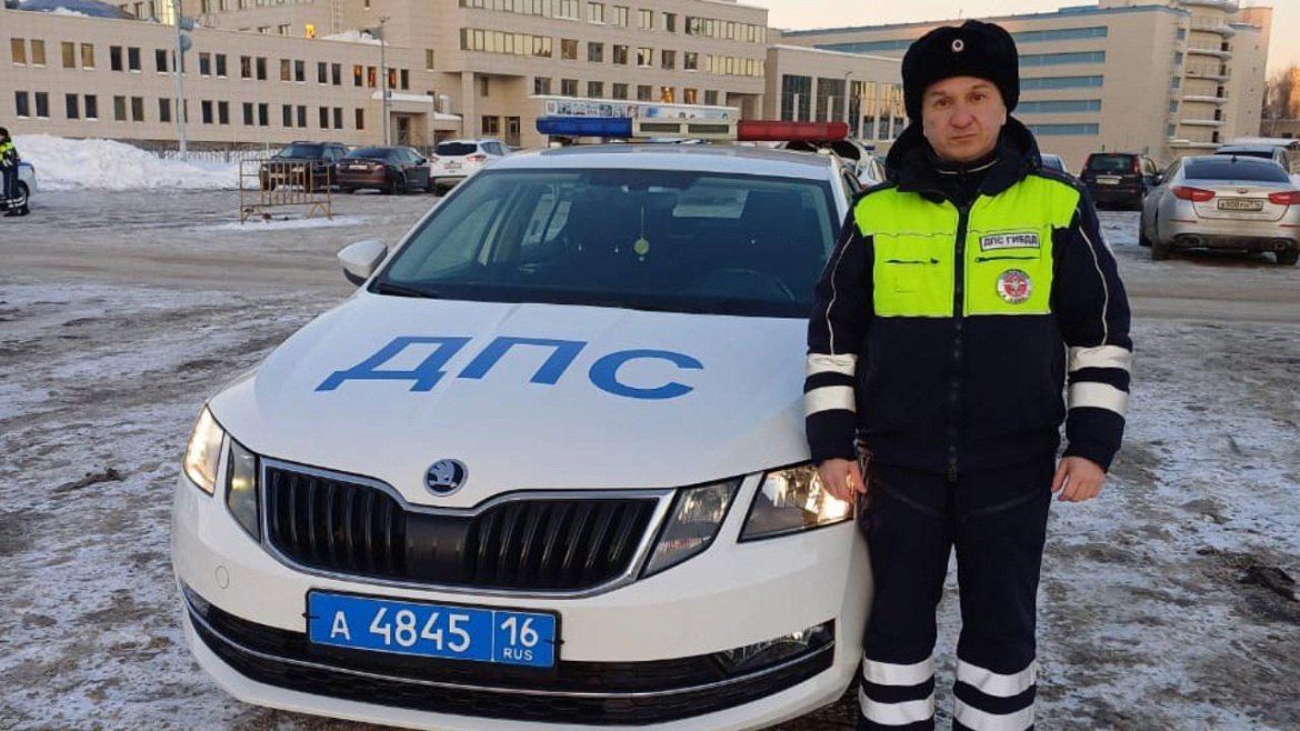 Экипаж ДПС помог бабушке найти потерявшуюся внучку