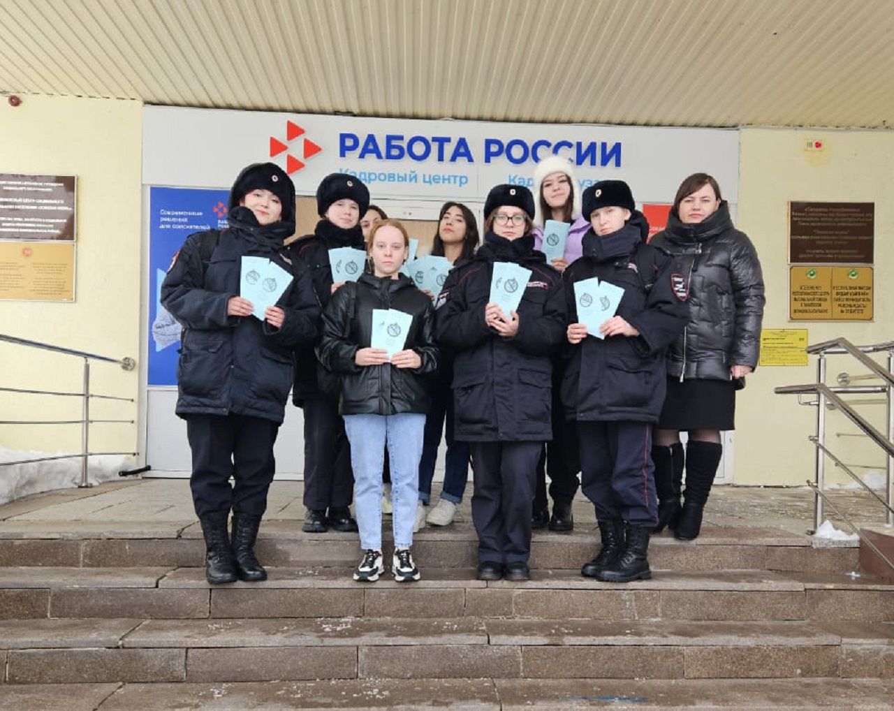 На лаишевских улицах провели акцию «Сообщи, где торгуют смертью»