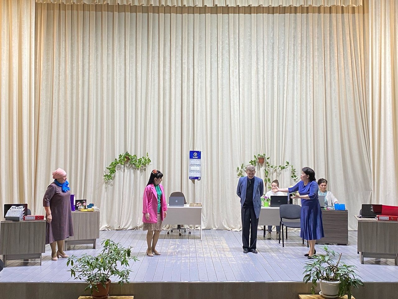 В Лаишевском районе состоялась премьера спектакля «Шесть невест и один жених»