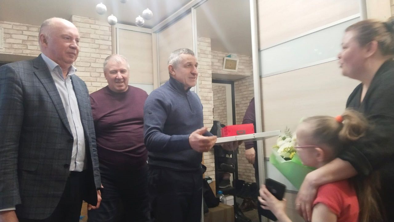 Лаишевская первоклассница получила ноутбук в подарок на 8 марта