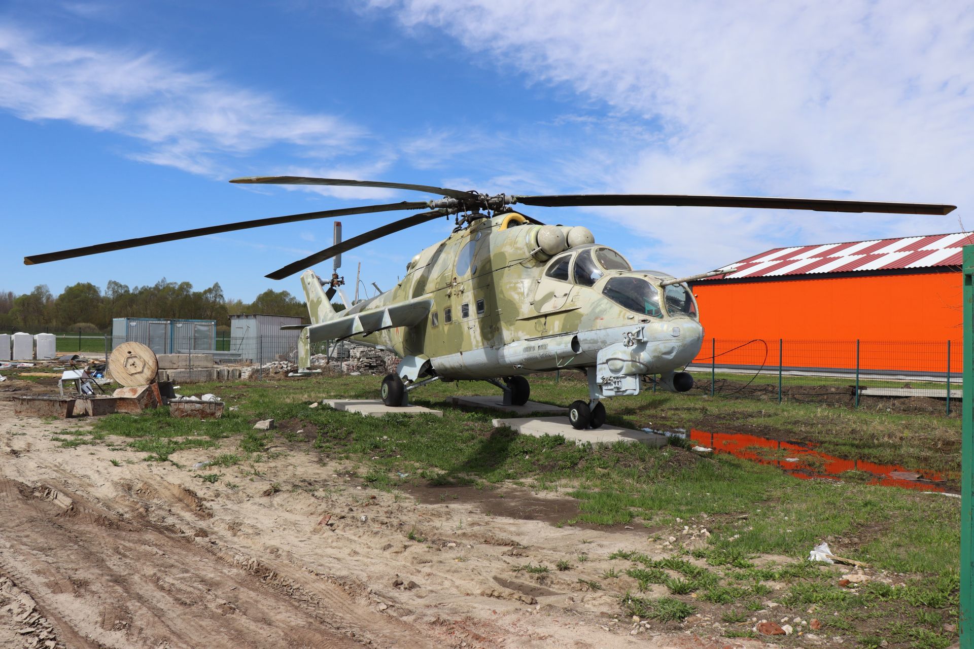 Сотрудники спецподразделений отрабатывали десантирование в Лаишевском районе Татарстана