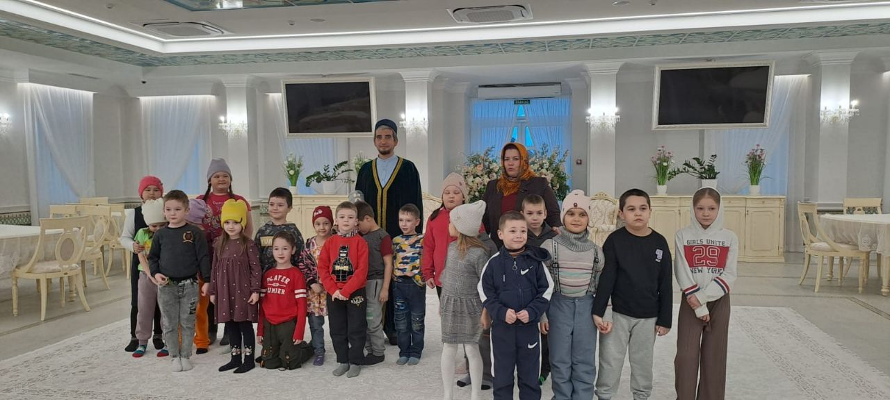 Дошкольники с родителями посетили новую мечеть «Зайнап» в  Лаишево