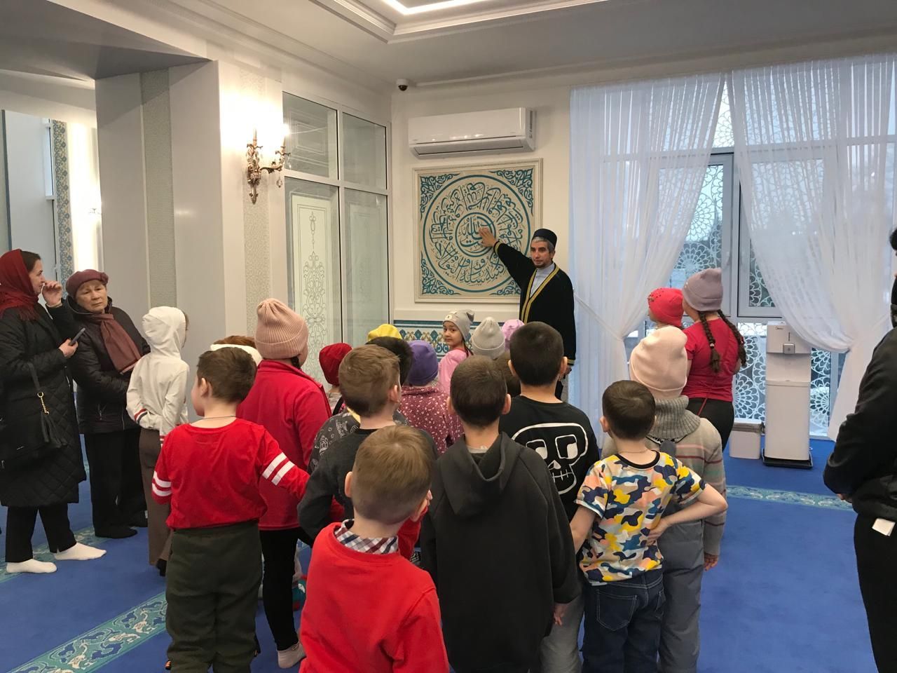 Дошкольники с родителями посетили новую мечеть «Зайнап» в  Лаишево