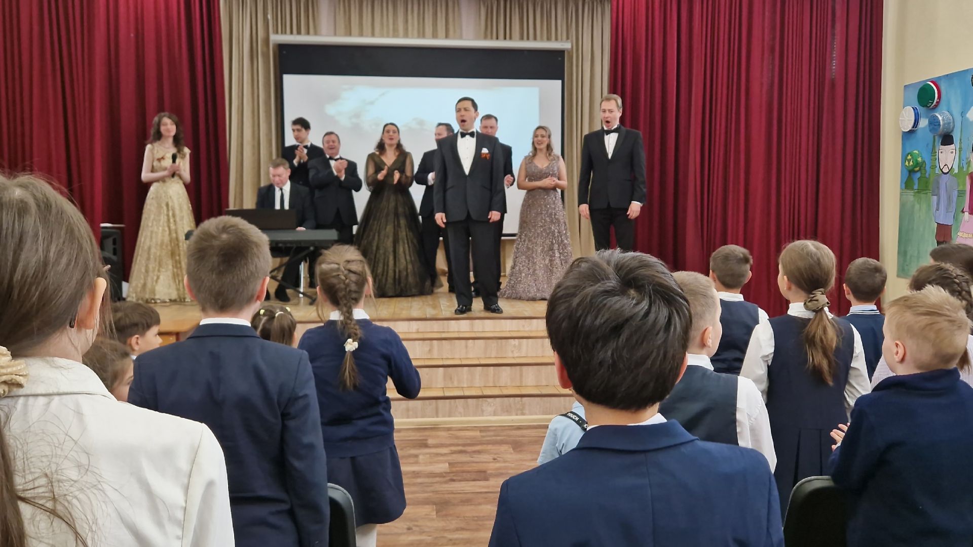 Артисты филармонии выступили перед учениками из Лаишевского района