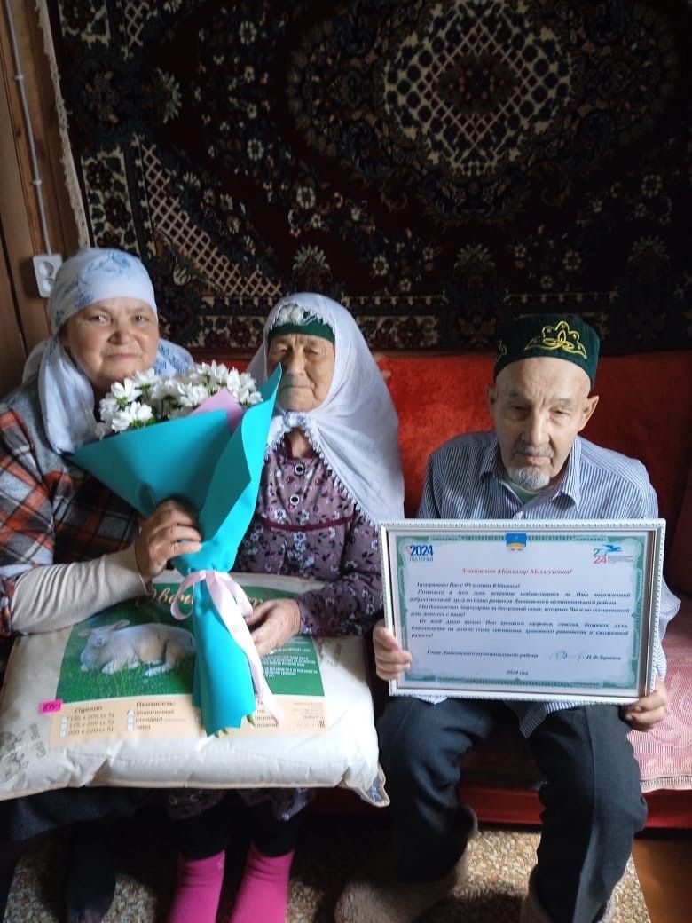 В Лаишевском районе поздравили 90-летнюю жительницу Малой Елги