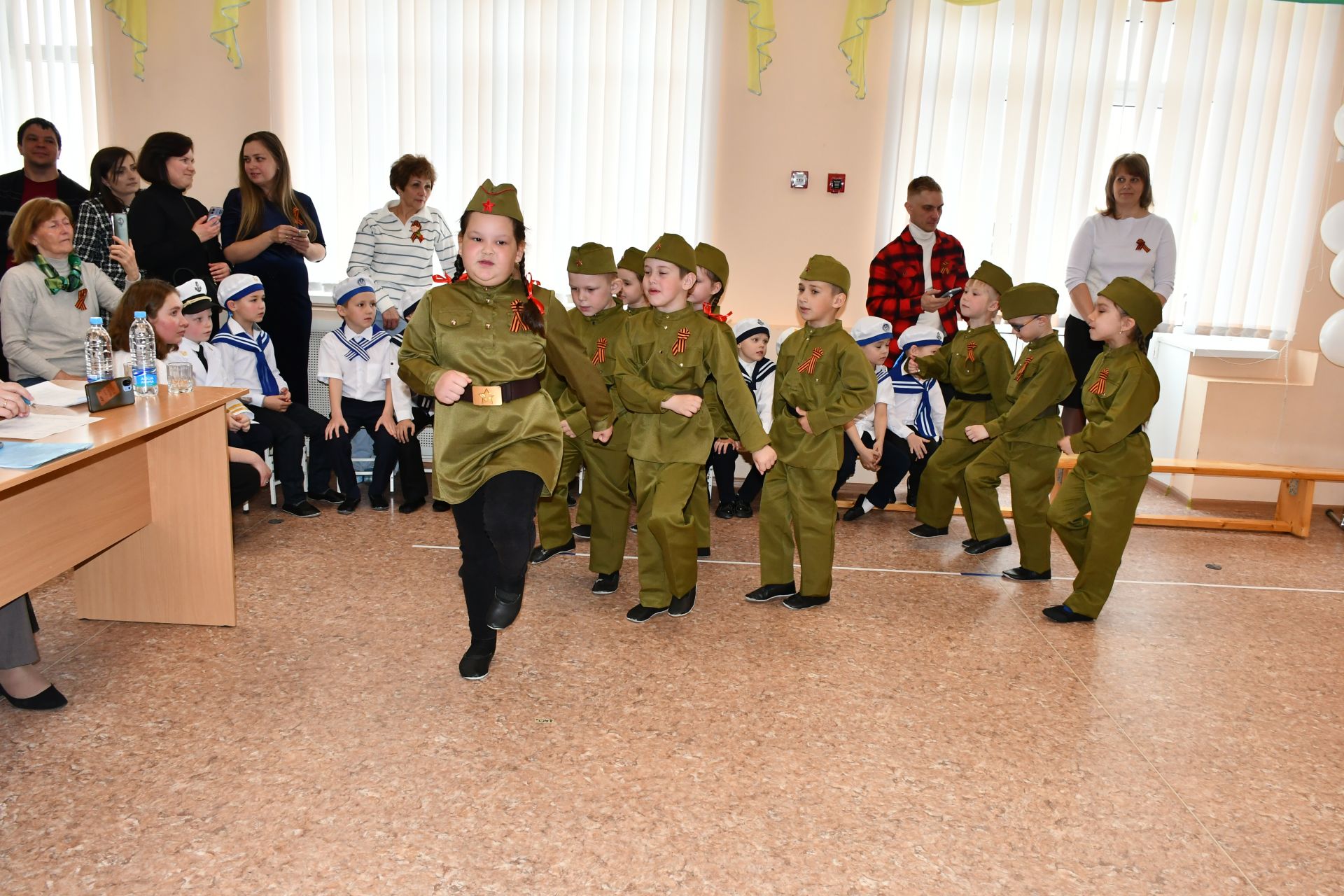 В детском саду «Рябинка» прошел второй этап конкурса строя и песни для дошкольников