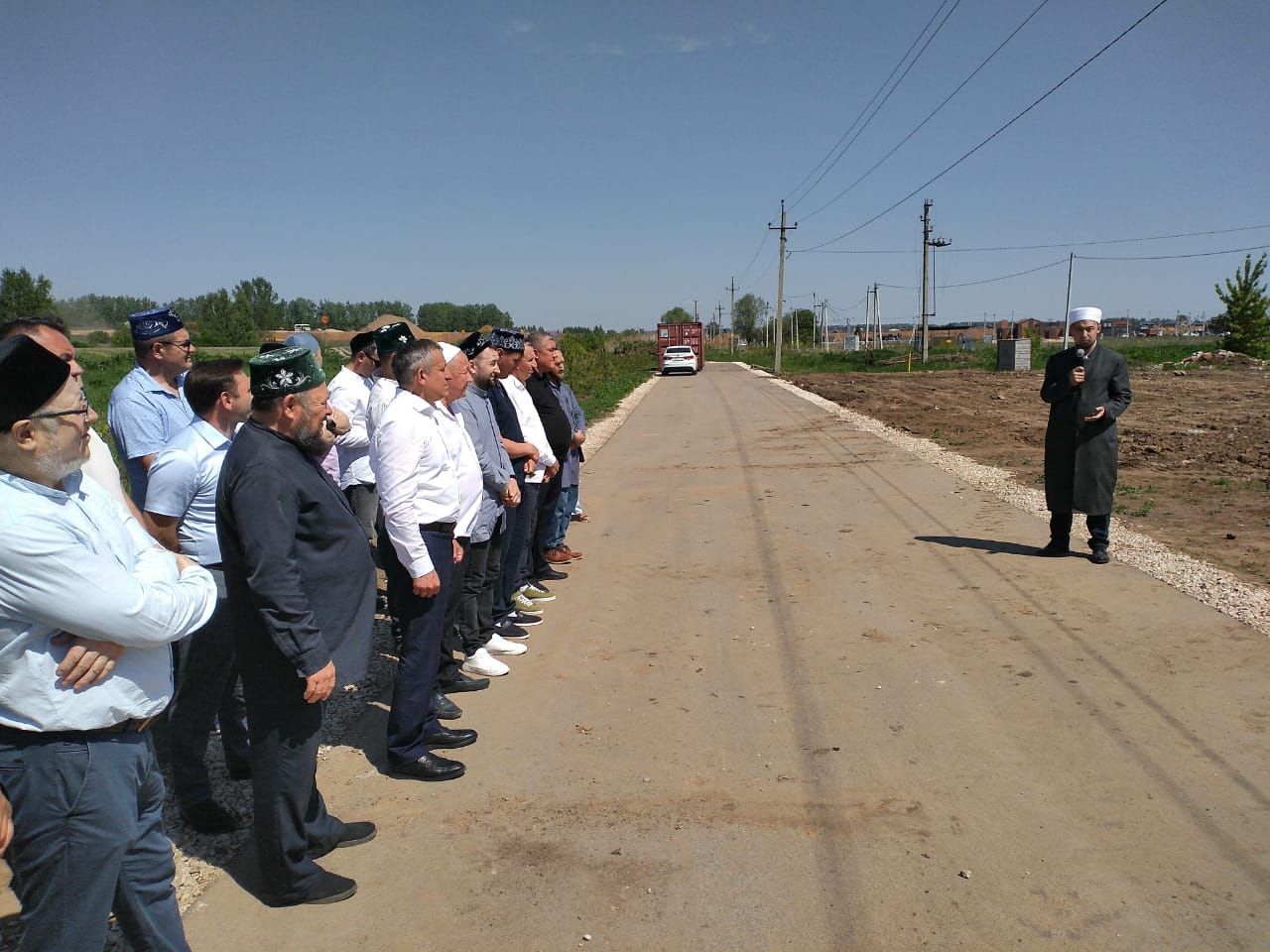 В поселке Новые Сокуры на минарете новой мечети установили полумесяц