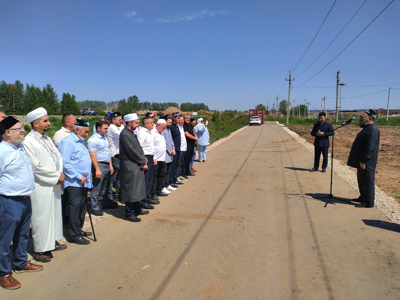 В поселке Новые Сокуры на минарете новой мечети установили полумесяц