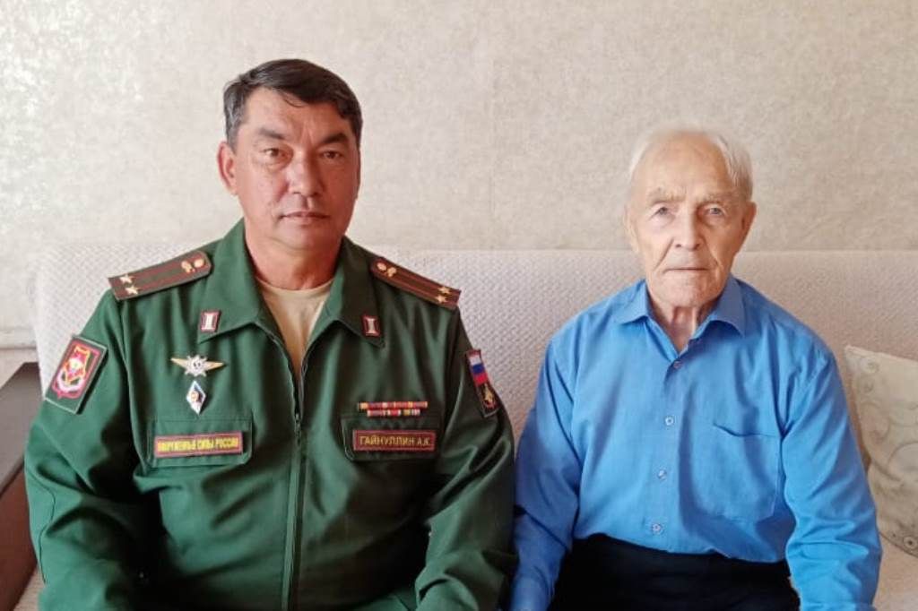 90-летнего танкиста поздравил военный комиссар Лаишевского района