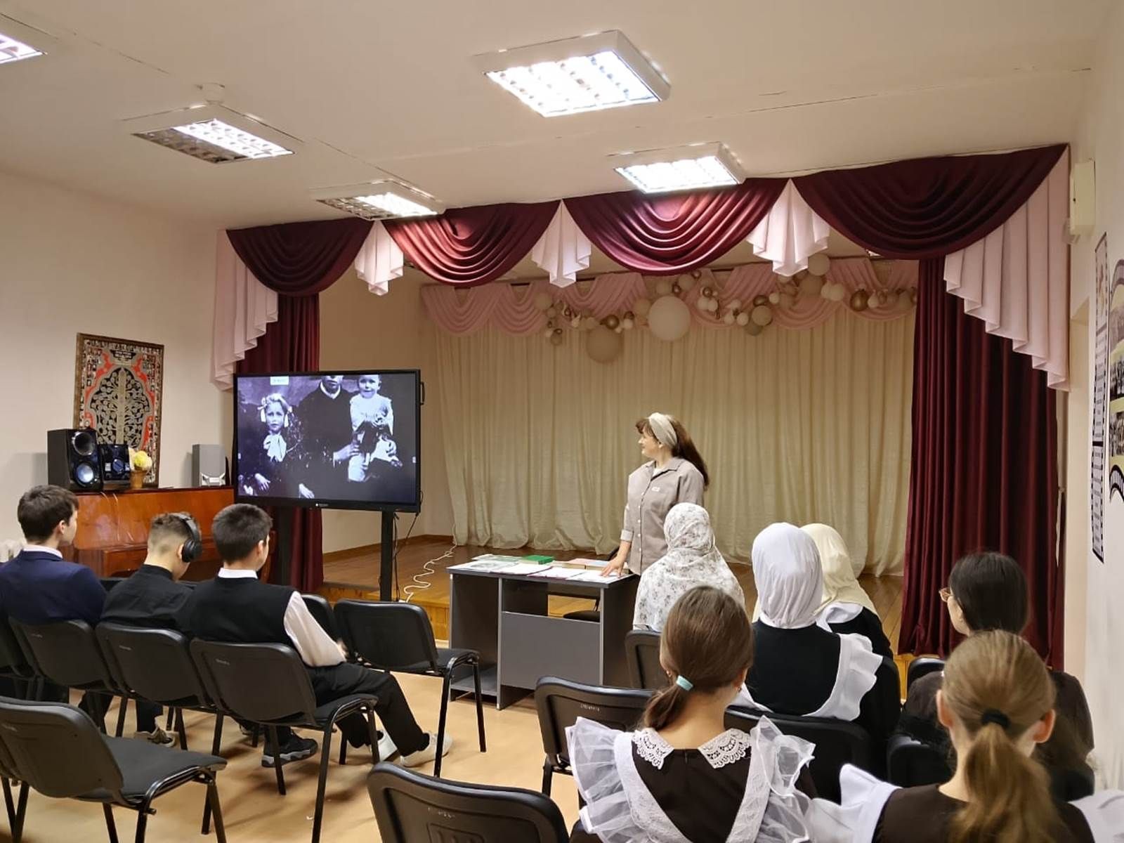 Лаеш районы укучылары Сергей Еенинның иҗат юлы буйлап сәяхәт кылдылар
