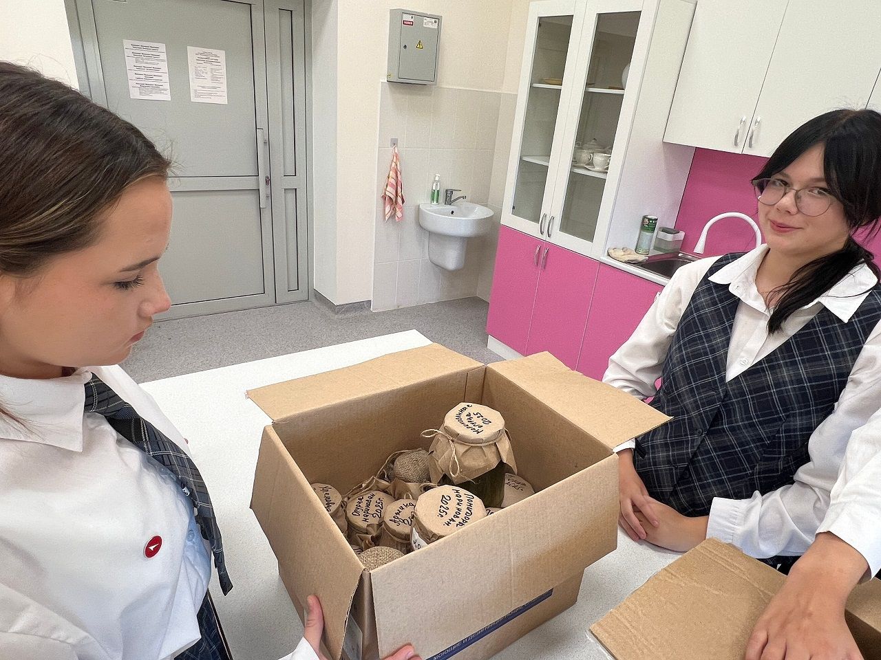 Лицеисты Лаишевского района собрали гуманитарную помощь для госпиталей