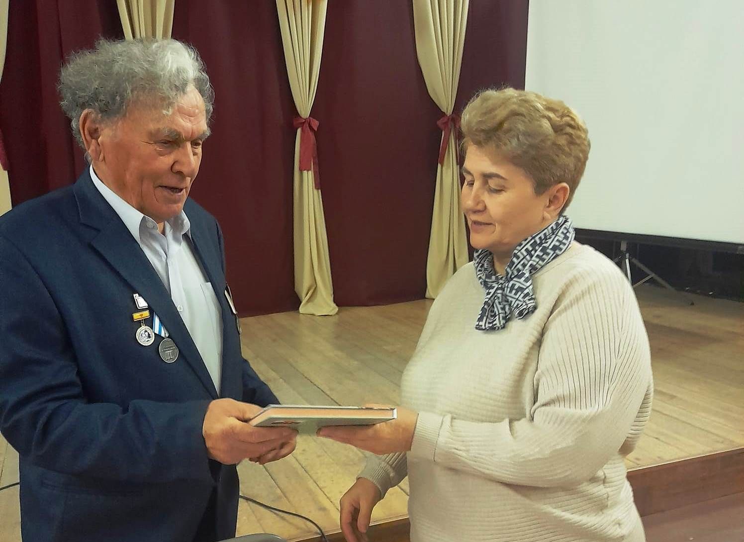 Альберт Кольцов: От лыжной трассы к литературным произведениям