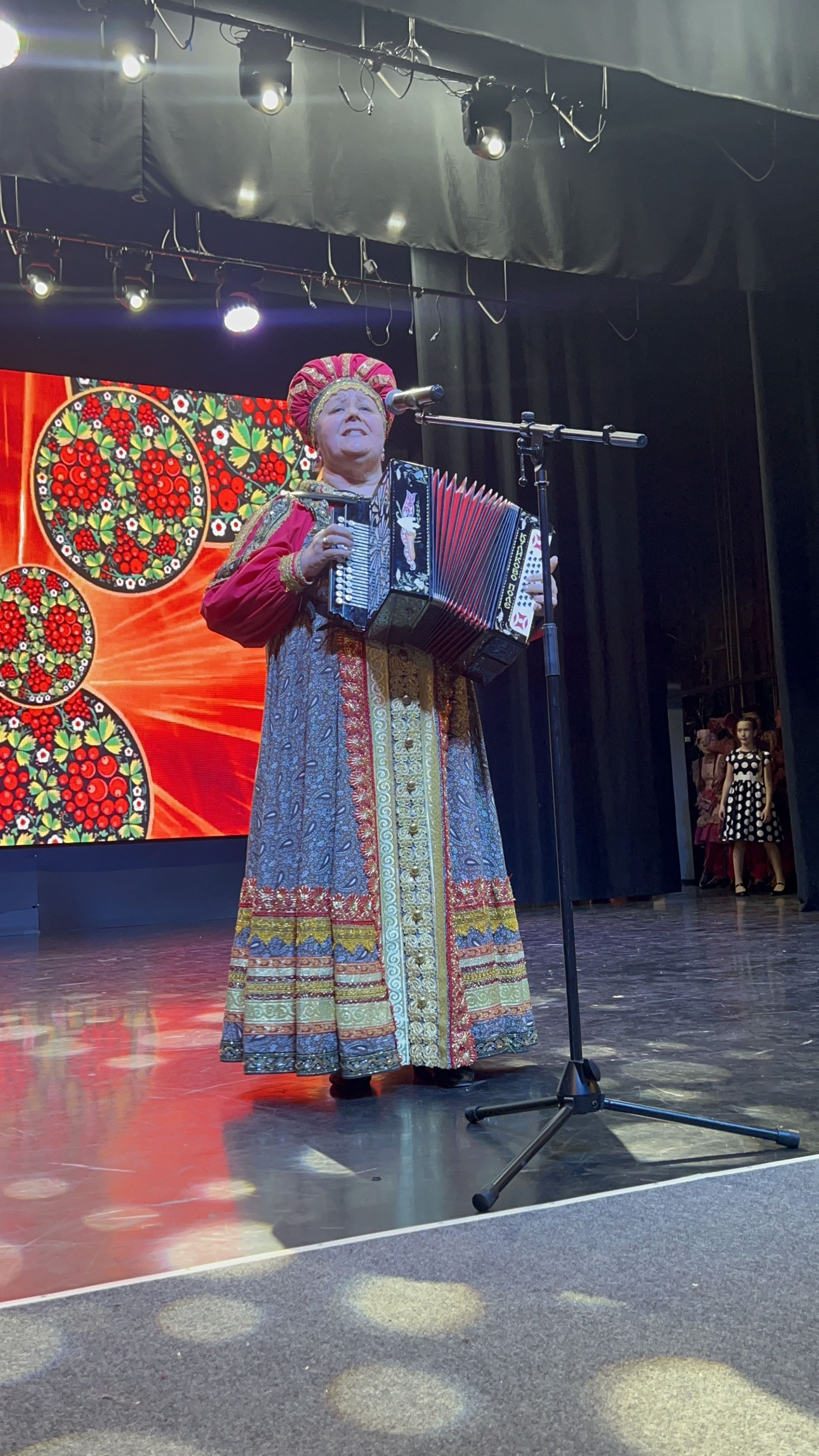 Концерт «Уроки жизни от всей души» в РДК: праздник для сердец старшего поколения