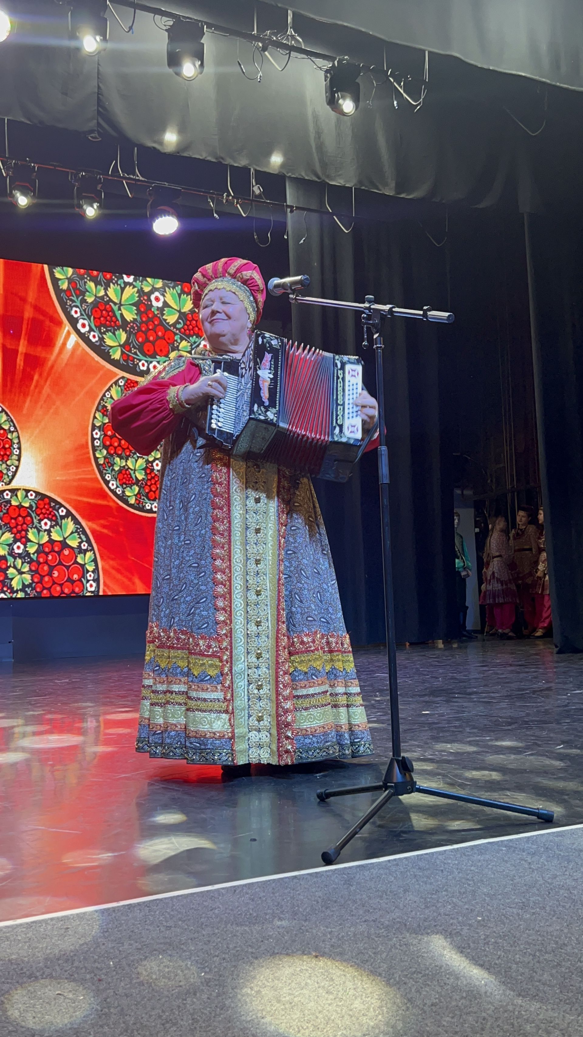 Концерт «Уроки жизни от всей души» в РДК: праздник для сердец старшего поколения