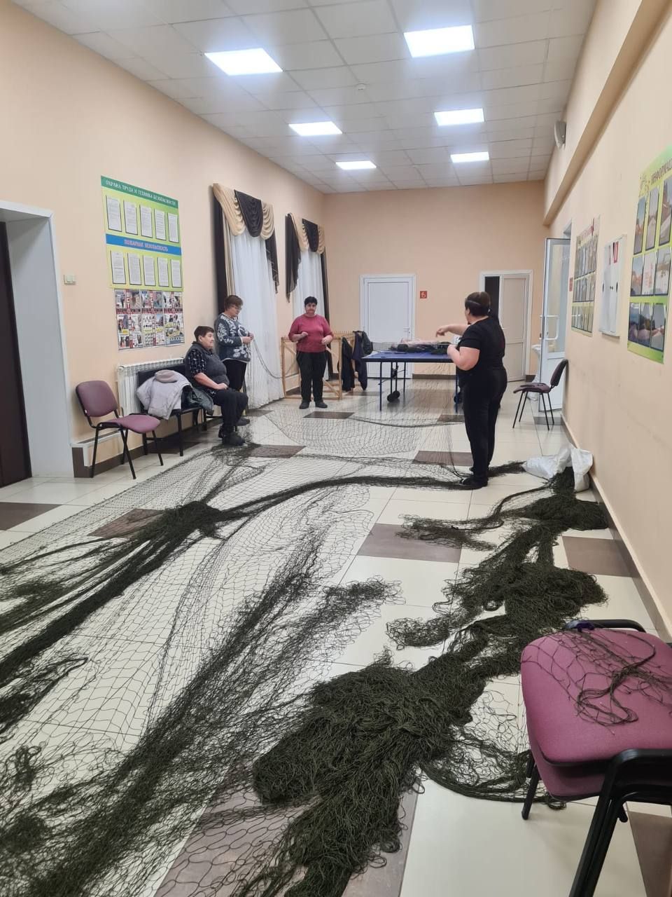 Жители села Ташкирмень активно помогают в изготовлении маскировочных сетей