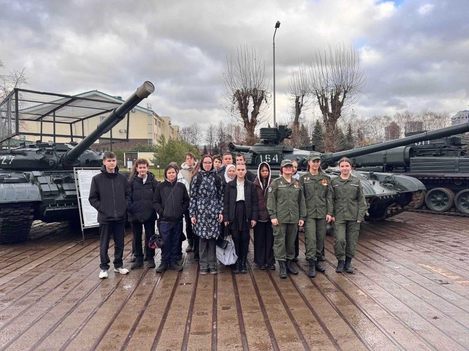 Лаеш районы укучылары өчен танк училищесына экскурсия оештырылды