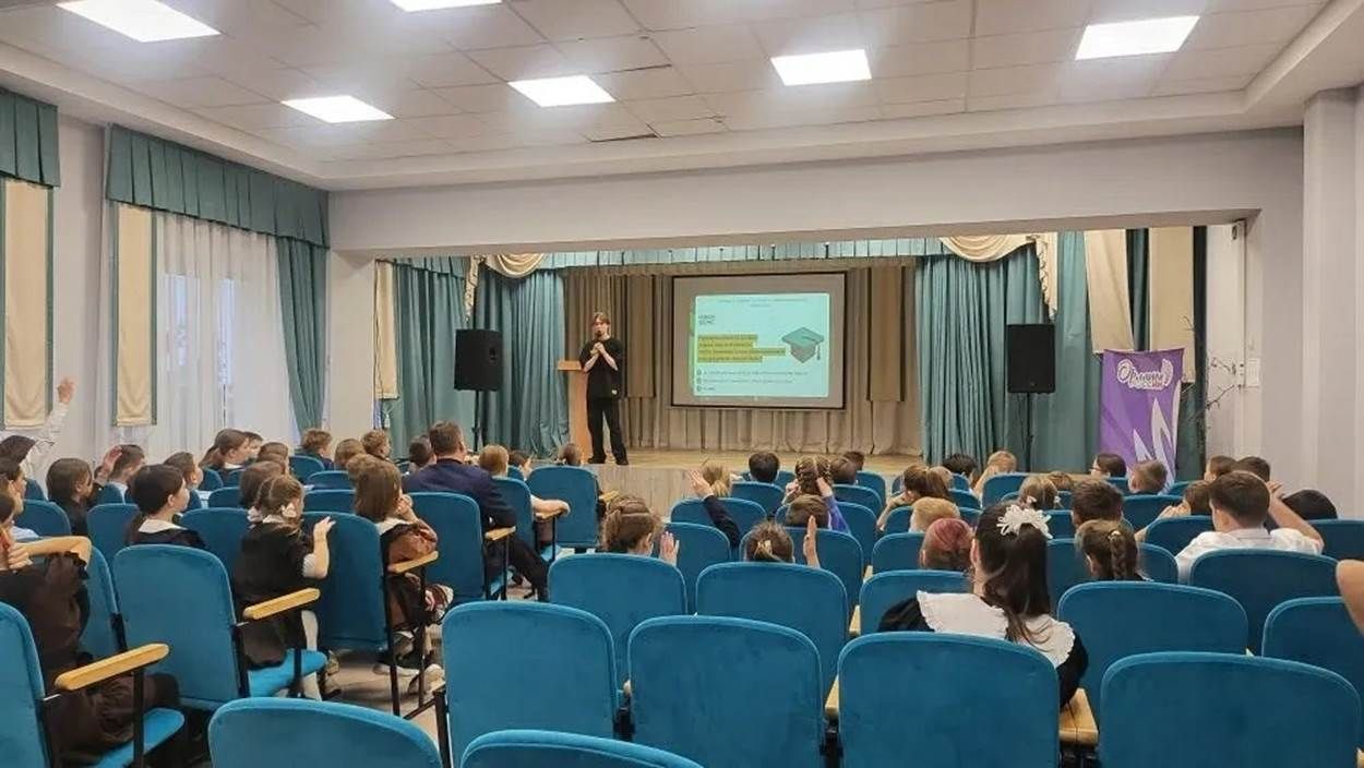 Лаеш укучылары программист булып эшләү перспективалары турында белделәр