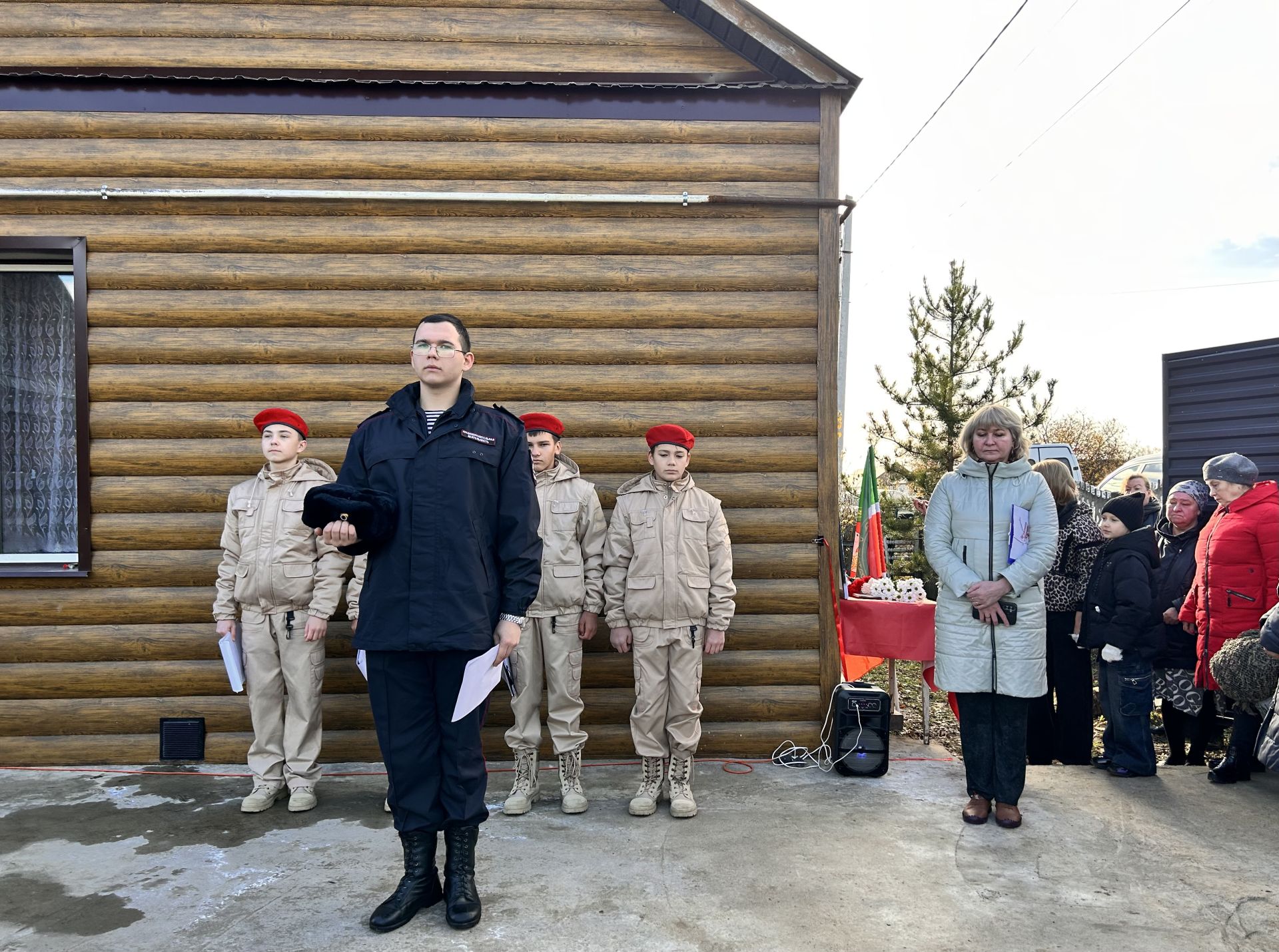 Мемориал открыт: Память о герое СВО Александре Ключникове увековечена