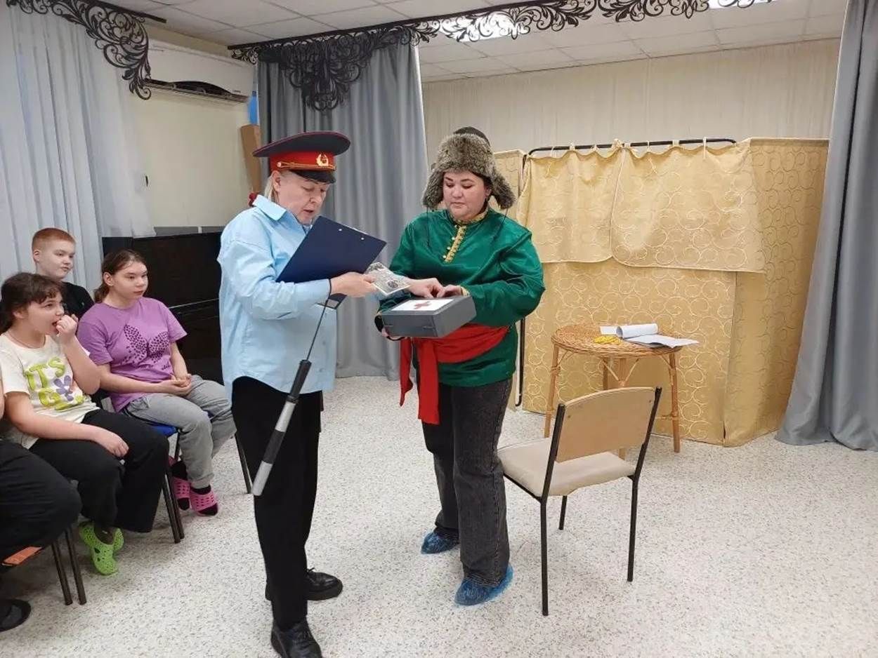 «Коррупциягә каршы әкият геройлары»: театральләштерү белән уен