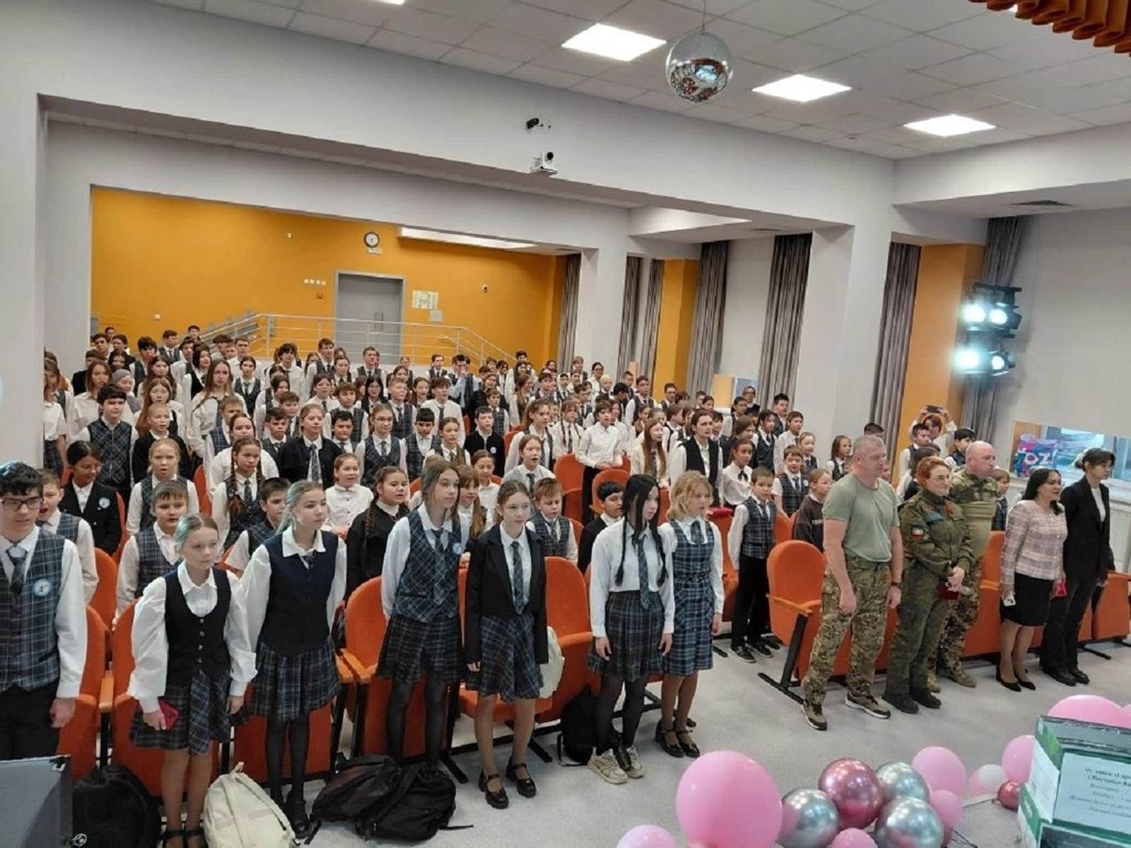 Лаеш районы лицейчыларының «Обозник» халык гуманитар төркеме белән очрашуы