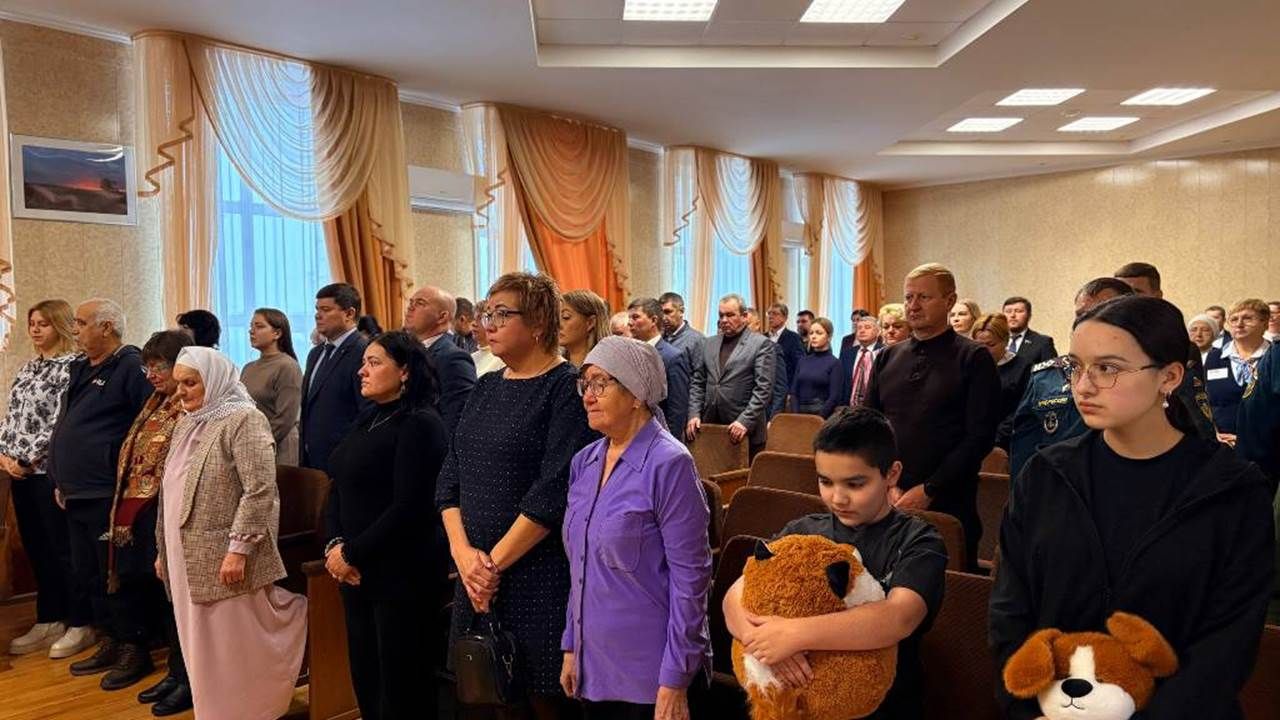 Орденнарны туганнарына тапшырдылар
