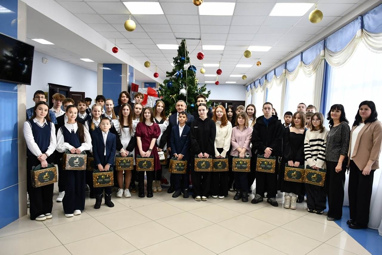Талантлы укучылар өчен яңа ел чыршысы: якты хисләр һәм бүләкләр
