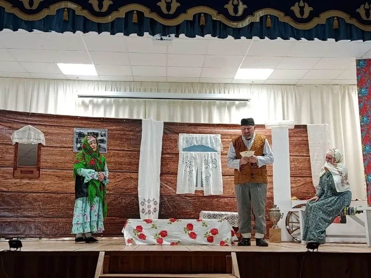 Имәнкискәдә «Яра» эмоциональ спектакле көлү дә, күз яшьләре дә уятты