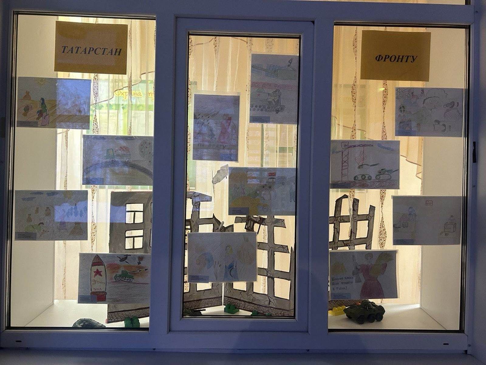 Ватанны саклаучылар елы һәм Бөек Ватан сугышында Җиңүнең 80 еллыгы уңаеннан Лаеш районының «Берёзка» балалар бакчасында балалар рәсемнәре һәм кул эшләре күргәзмәсе уза