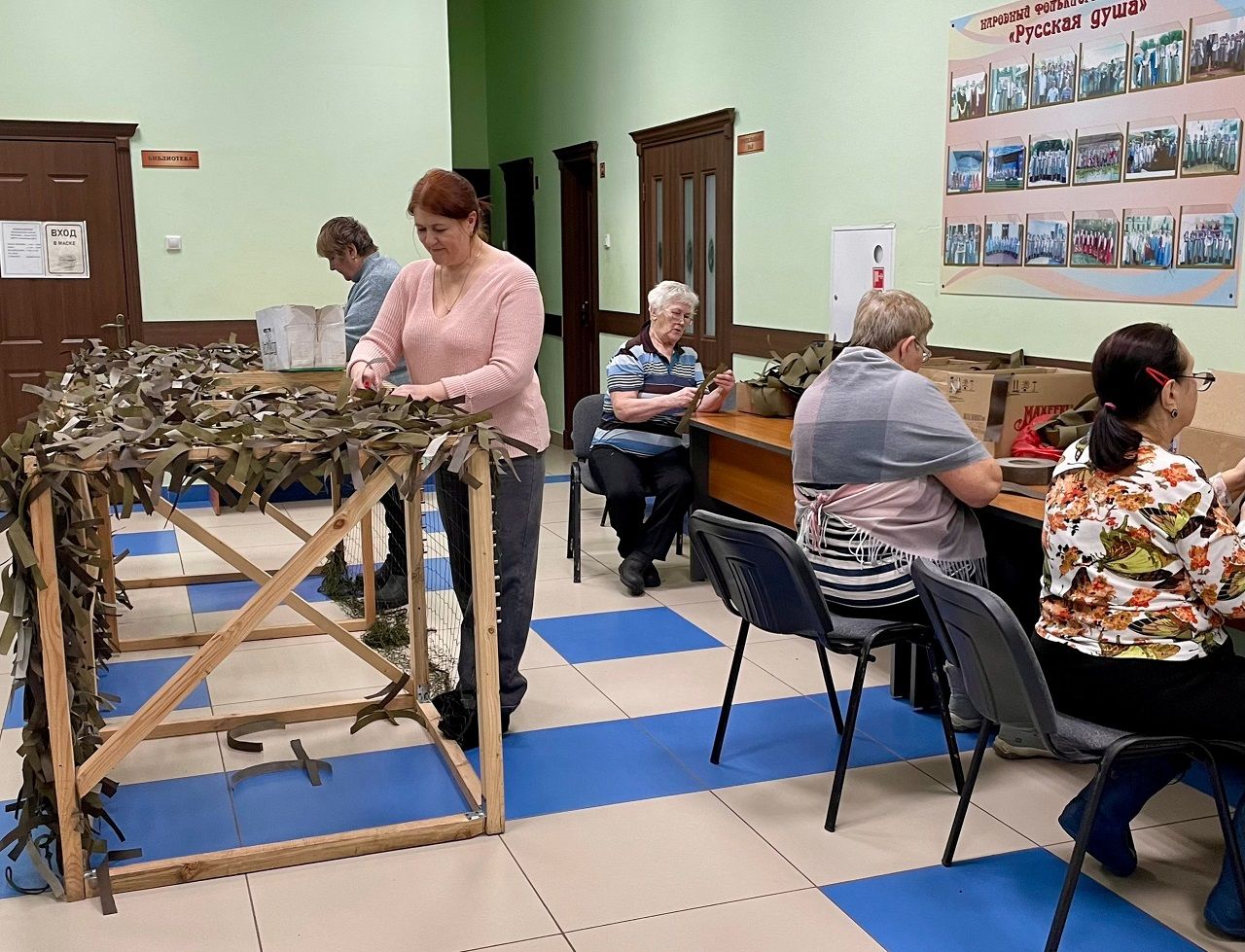 Волонтеры Лаишевского района делятся своими успехами в пошиве маскировочных сетей