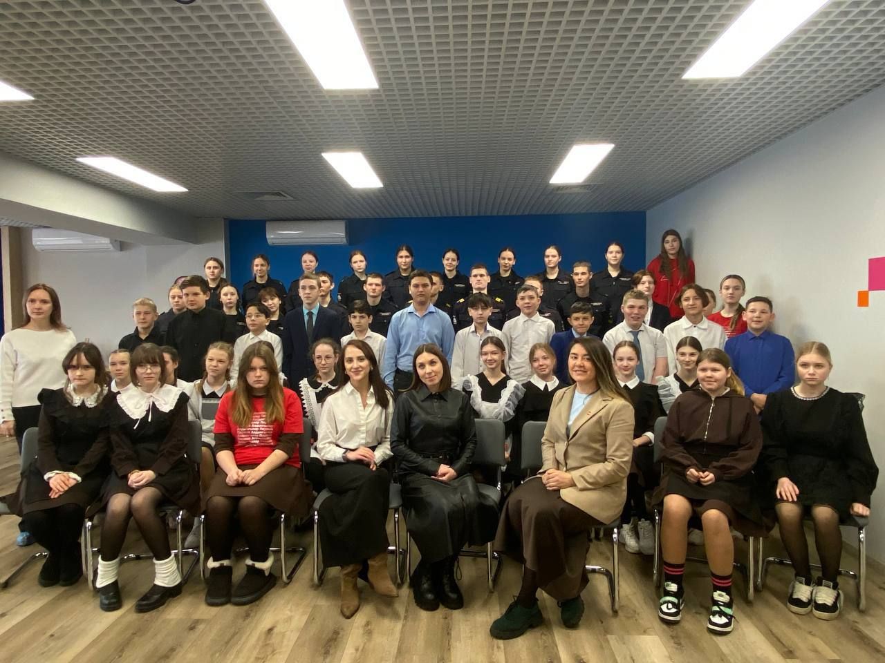 Лаишевские школьники передали собранные средства в фонд «Помощь СВОим»