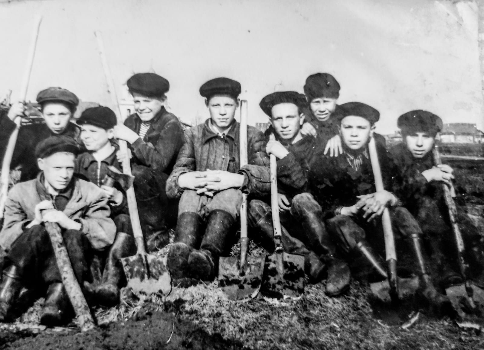 Взгляд читателя: участие школ в конкурсе «Цветы у дома»