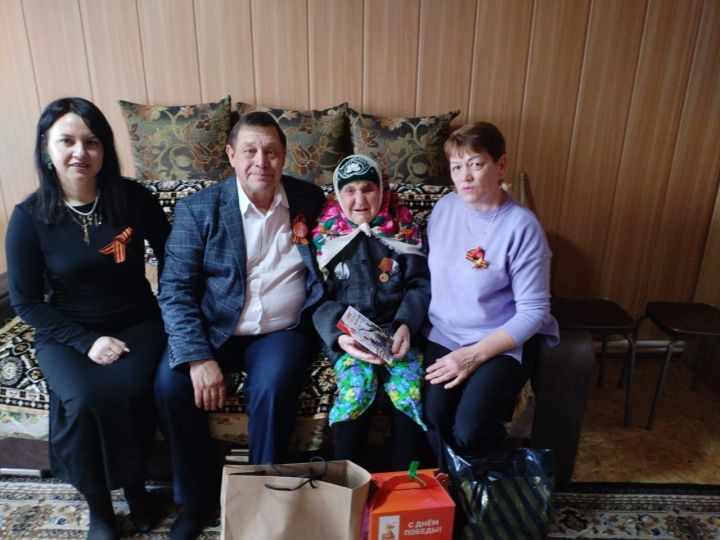 Атабай авыл җирлегендә тыл хезмәтчәннәрен котлыйлар