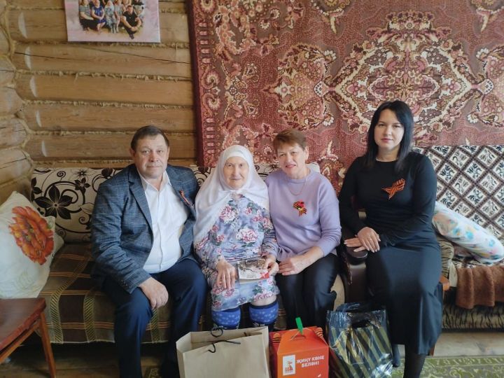 Атабай авыл җирлегендә тыл хезмәтчәннәрен котлыйлар