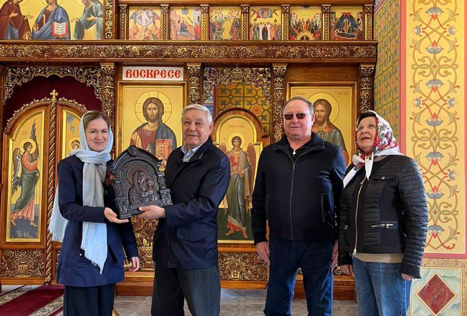 Фарид Мухаметшин  передал икону Казанской Божьей Матери в храм села Среднее Девятово Лаишевского района