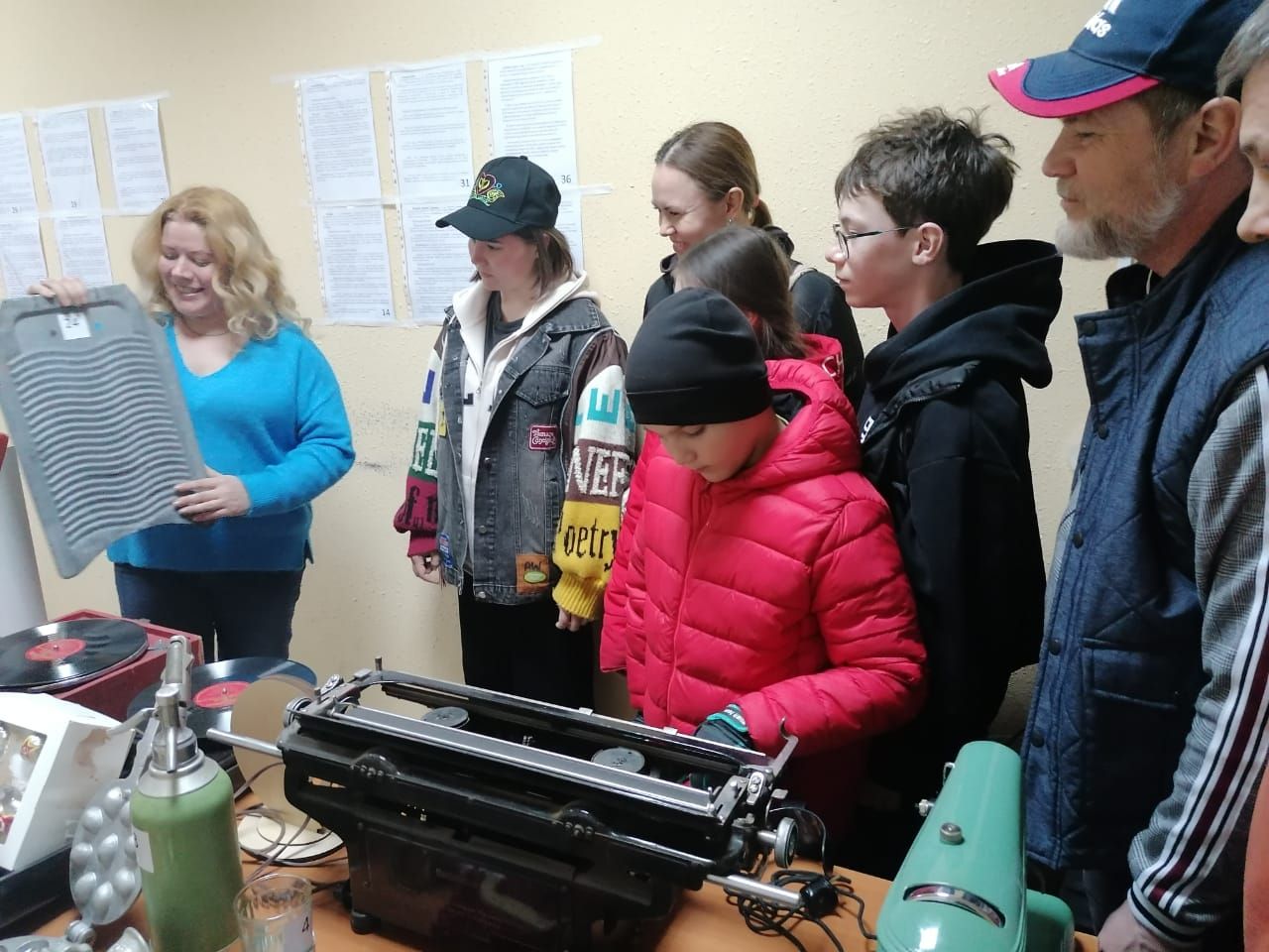 Инициатива Гиндиных, содружество жителей МКД и тесное взаимодействие с УК помогли ярко отметить День Победы. Часть 2