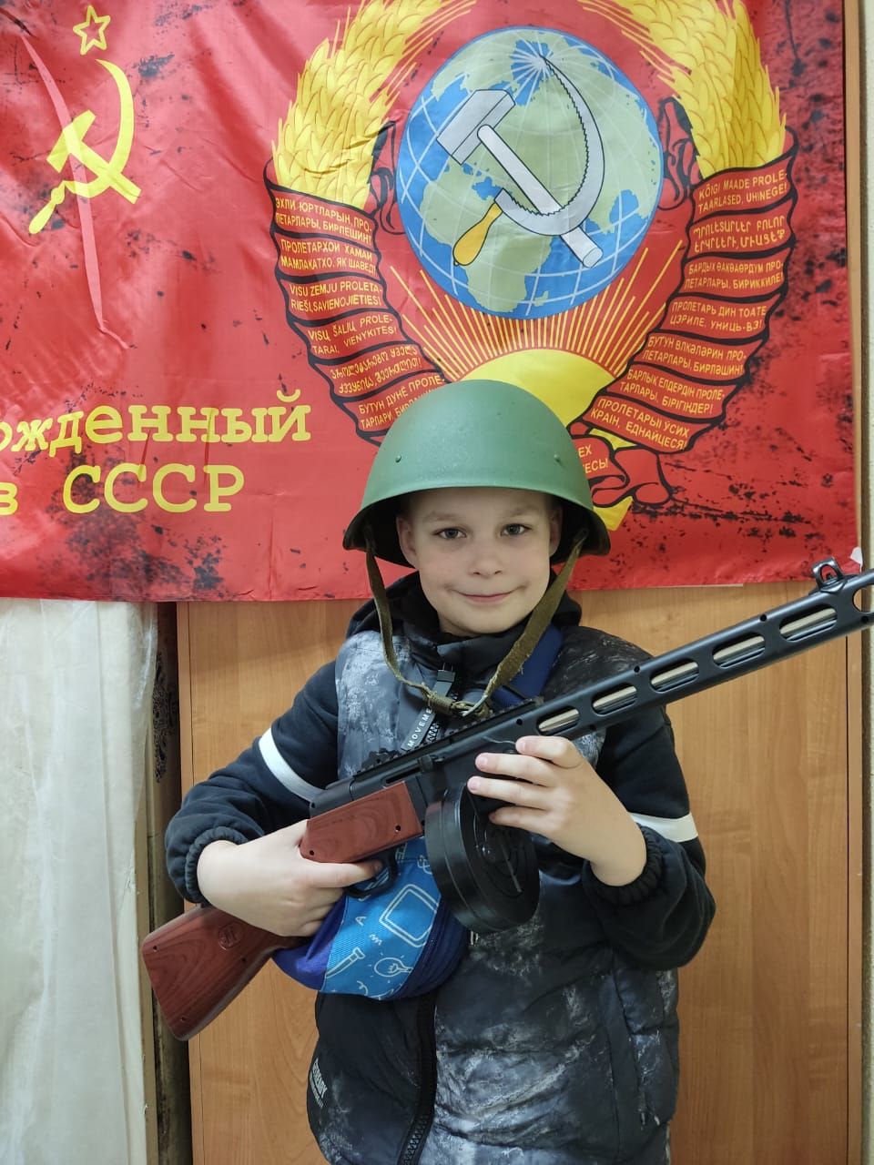 Инициатива Гиндиных, содружество жителей МКД и тесное взаимодействие с УК помогли ярко отметить День Победы. Часть 2