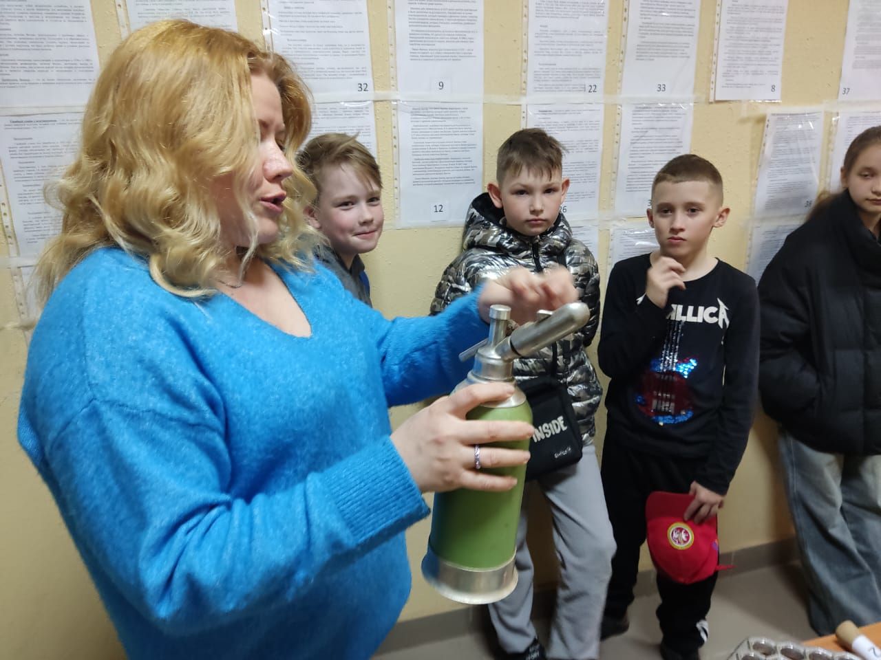 Инициатива Гиндиных, содружество жителей МКД и тесное взаимодействие с УК помогли ярко отметить День Победы. Часть 2