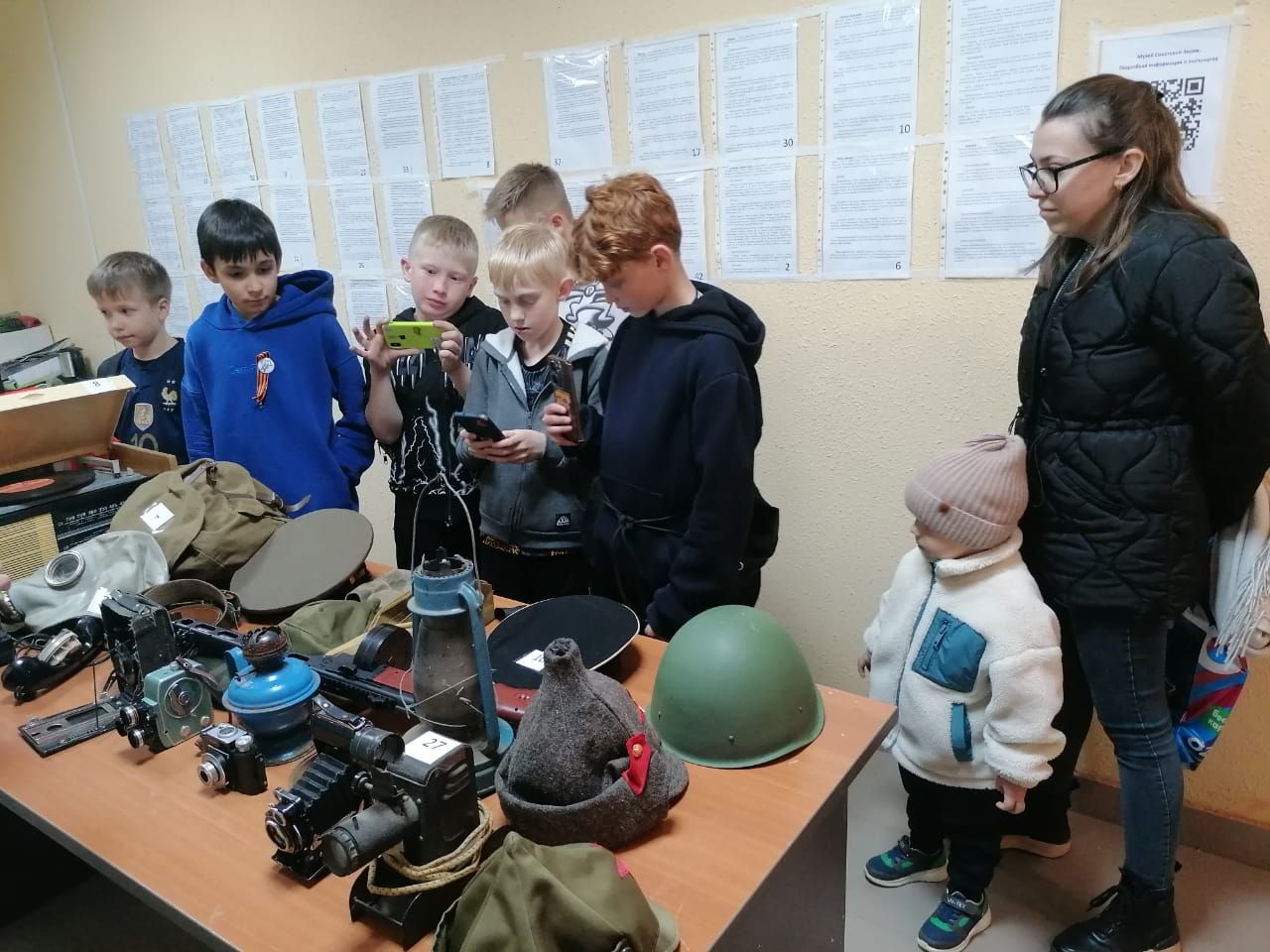 Инициатива Гиндиных, содружество жителей МКД и тесное взаимодействие с УК помогли ярко отметить День Победы. Часть 2