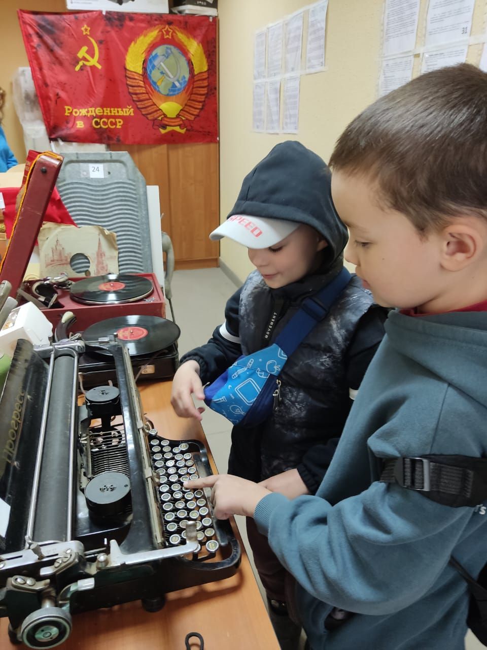 Инициатива Гиндиных, содружество жителей МКД и тесное взаимодействие с УК помогли ярко отметить День Победы. Часть 2