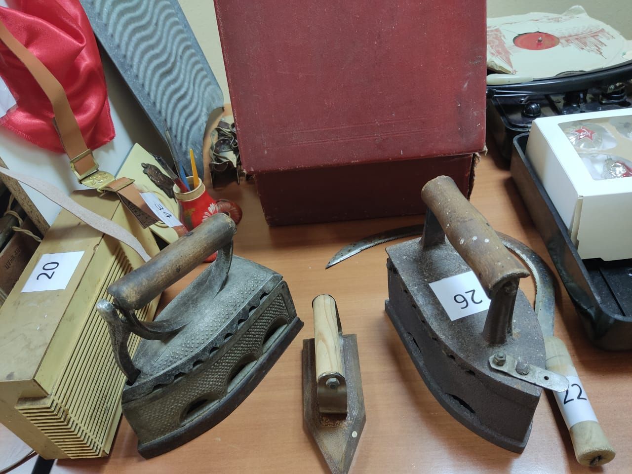 Инициатива Гиндиных, содружество жителей МКД и тесное взаимодействие с УК помогли ярко отметить День Победы. Часть 2